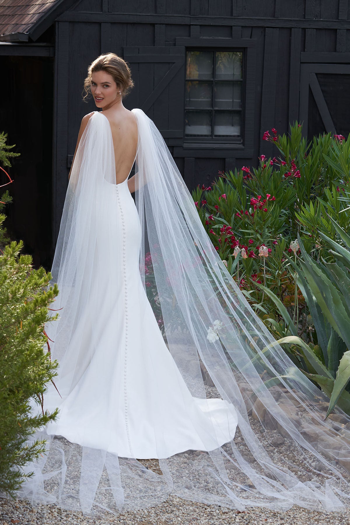 Shoulder Length Pearl Glitter Bridal Veil - White
