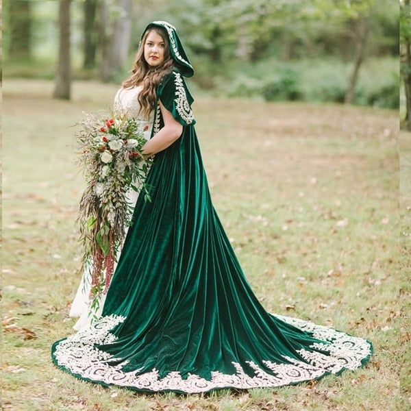 
                      
                        Velvet Wedding Hooded Coat with Lace Bridal Cape Party Costume
                      
                    