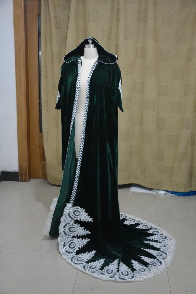 
                      
                        Velvet Wedding Hooded Coat with Lace Bridal Cape Party Costume
                      
                    