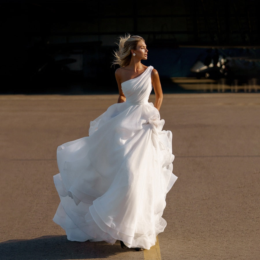 
                      
                        One Shoulder A-line Ruched Organza Princess Wedding Bridal Gown
                      
                    