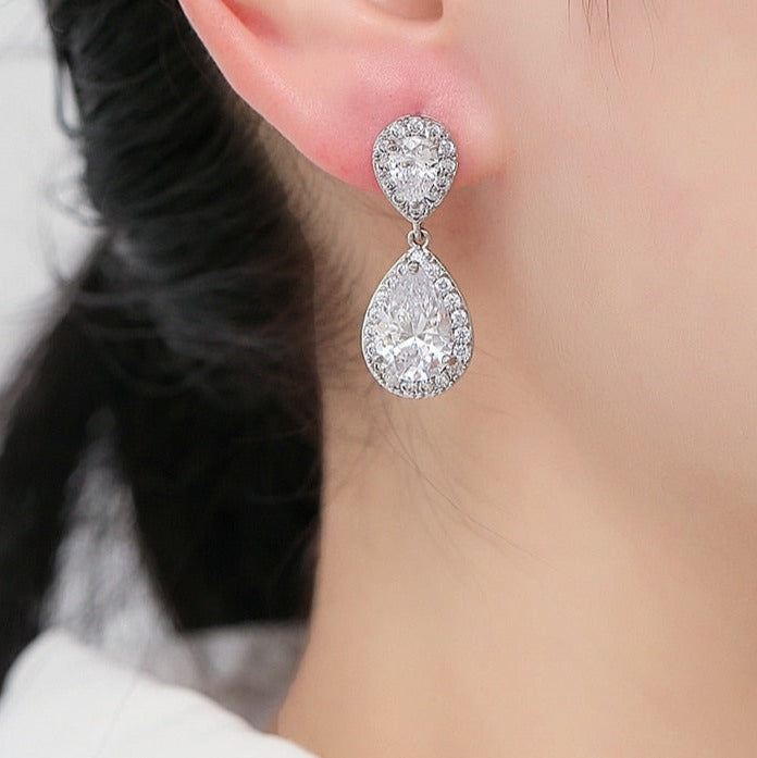 
                      
                        Classic Water Drop Crystal Zirconia Dangle Earrings Bridal Wedding Jewelry
                      
                    