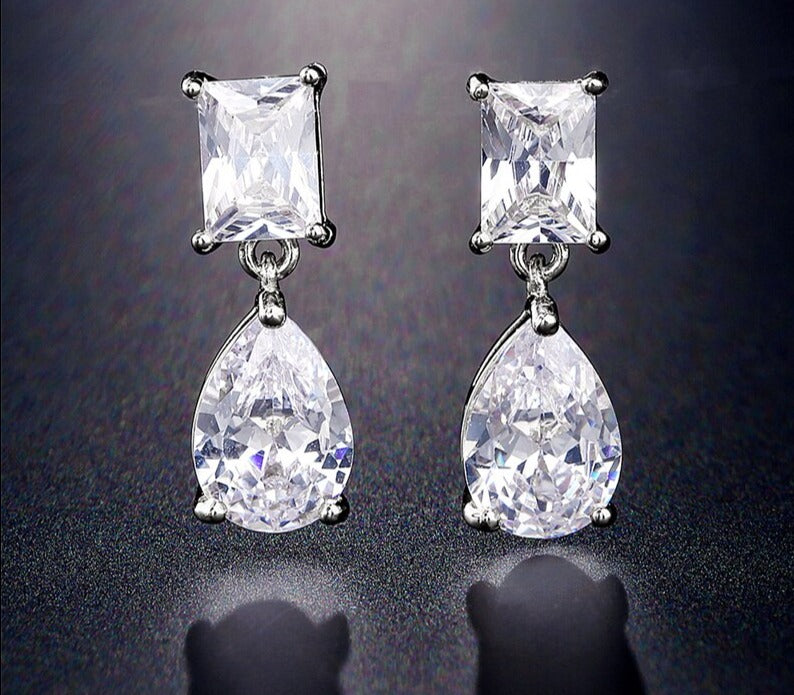 
                      
                        Classic Water Drop Crystal Zirconia Dangle Earrings Bridal Wedding Jewelry
                      
                    