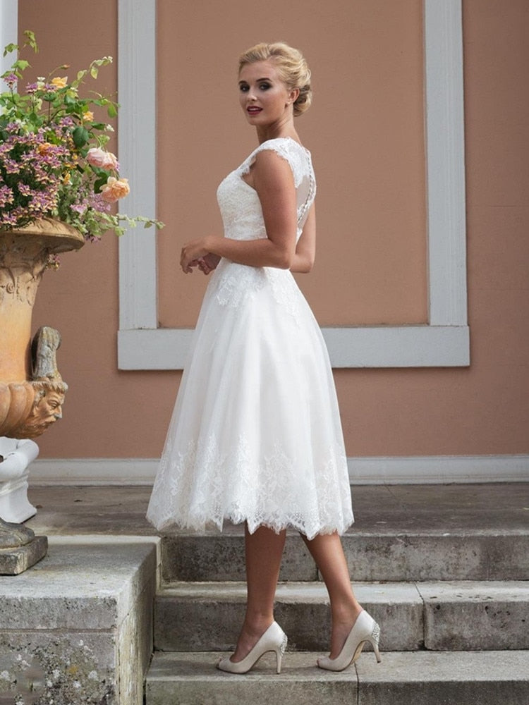 Elegant A Line Short Wedding Dress Sleeveless Lace Tea-Length Tulle Bridal  Dress