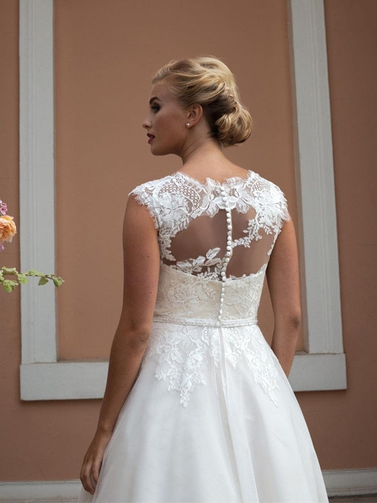 Elegant A Line Short Wedding Dress Sleeveless Lace Tea-Length Tulle Bridal Dress