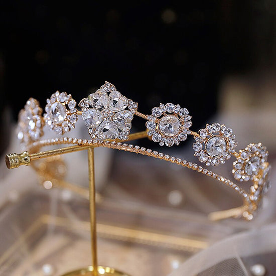 Load image into Gallery viewer, Stunning Crystal Bridal Tiara Headpiece Wedding Crown Hair Accessory

