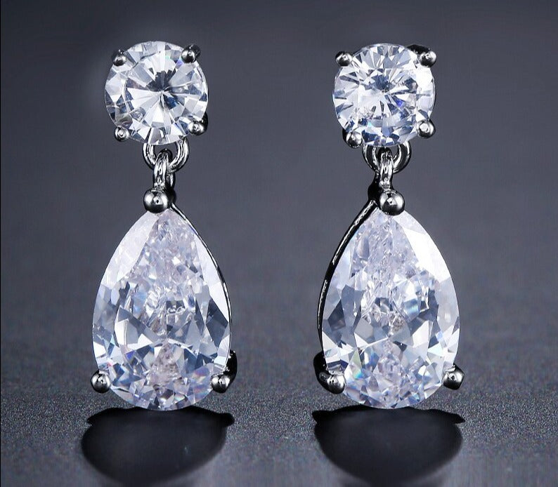 
                      
                        Classic Water Drop Crystal Zirconia Dangle Earrings Bridal Wedding Jewelry
                      
                    