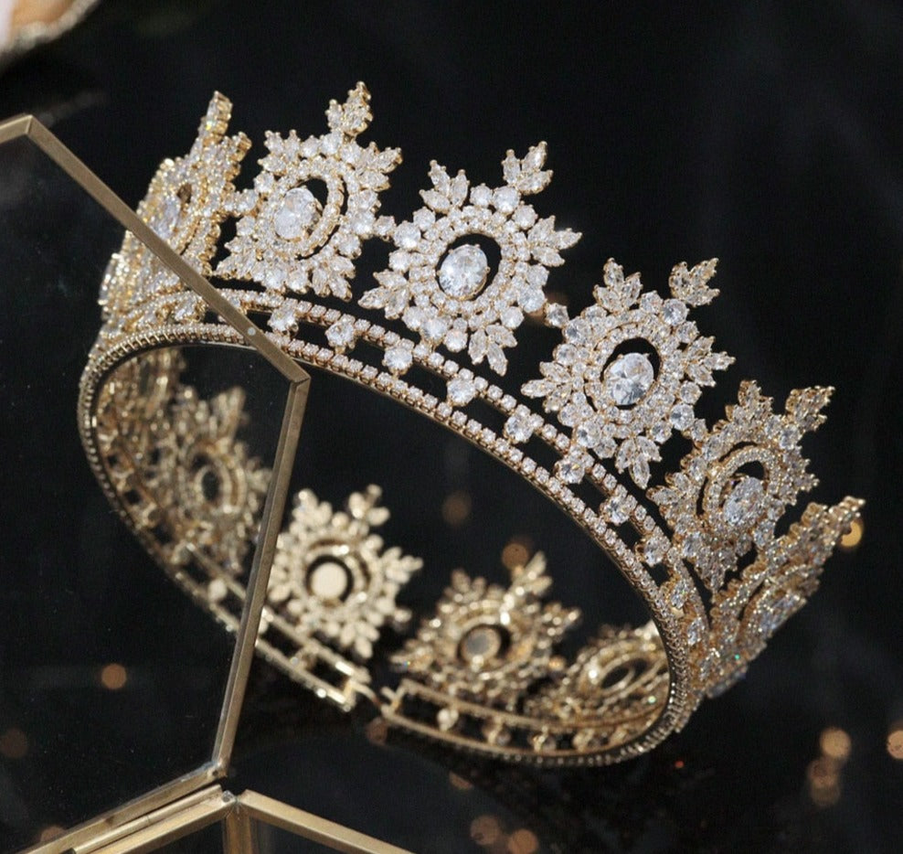 
                      
                        Luxury Zircon Wedding Birthday Full Round Crown Bridal Princess Pageant Headpiece
                      
                    