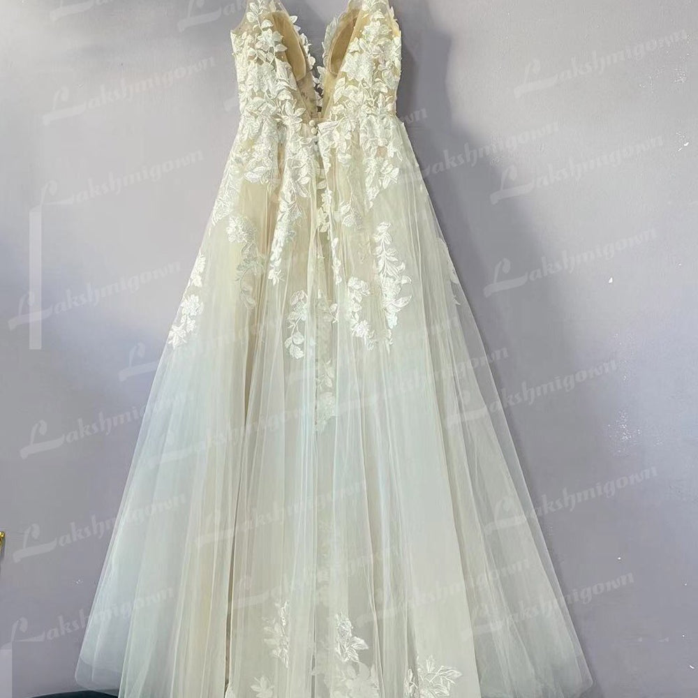 
                      
                        Romantic Flowing A Line Tulle Lace Wedding Dress With V Neck Beach Bridal Gown
                      
                    
