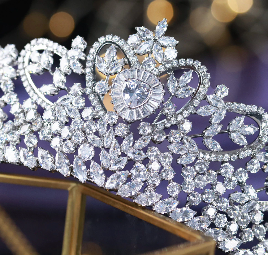 
                      
                        Wedding Bridal Tiaras Full Cubic Zirconia  Crowns Heart Shape - TulleLux Bridal Crowns &  Accessories 
                      
                    