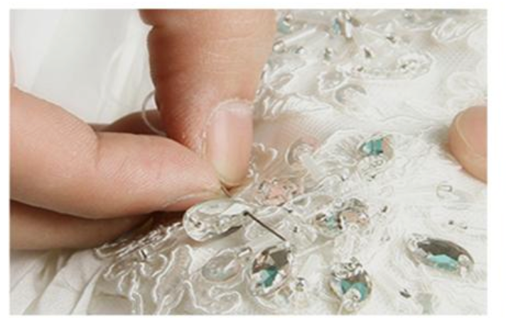
                      
                        Long Cathedral Wedding Veil Bling Lace Edge Sequins Beads Crystal 3 4 5 Meters - TulleLux Bridal Crowns &  Accessories 
                      
                    