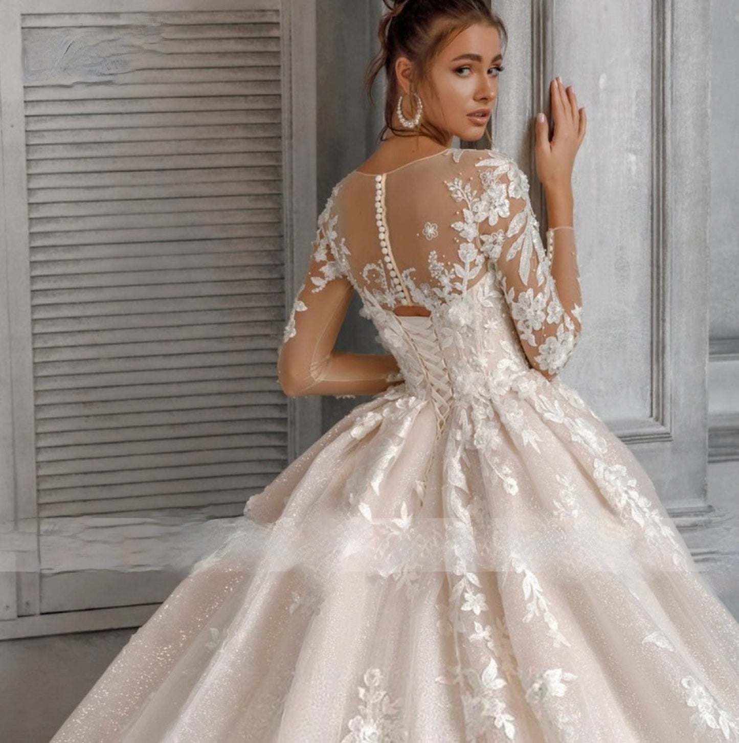 Vintage Long Sleeve Lace Chapel Train Princess Wedding Bridal Ball Gown