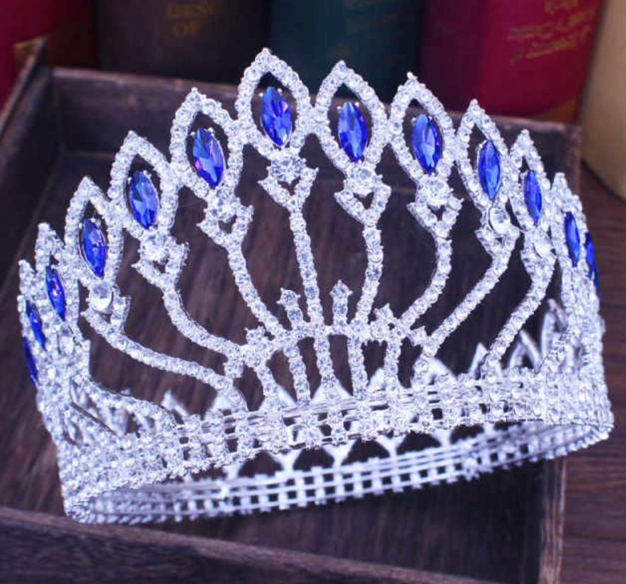 
                      
                        Luxurious Sparkling Crystal Queen Full Round Pageant Crown
                      
                    