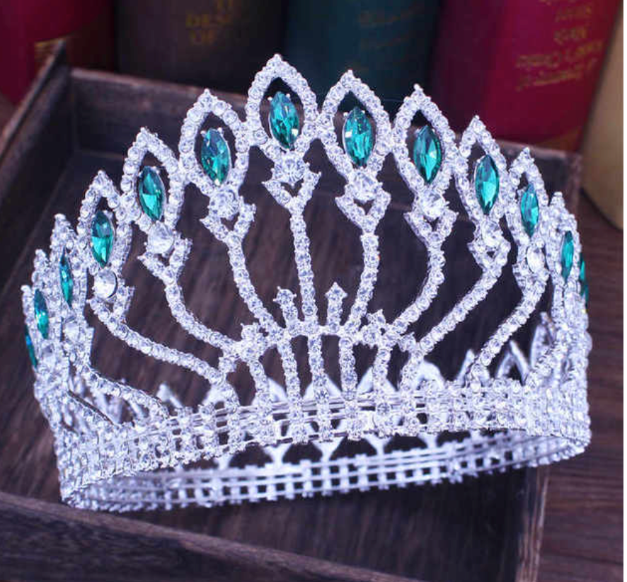
                      
                        Luxurious Sparkling Crystal Queen Full Round Pageant Crown
                      
                    
