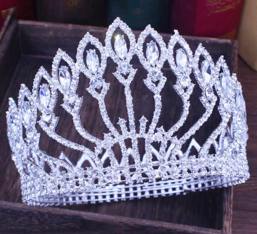 
                      
                        Luxurious Sparkling Crystal Queen Full Round Pageant Crown
                      
                    