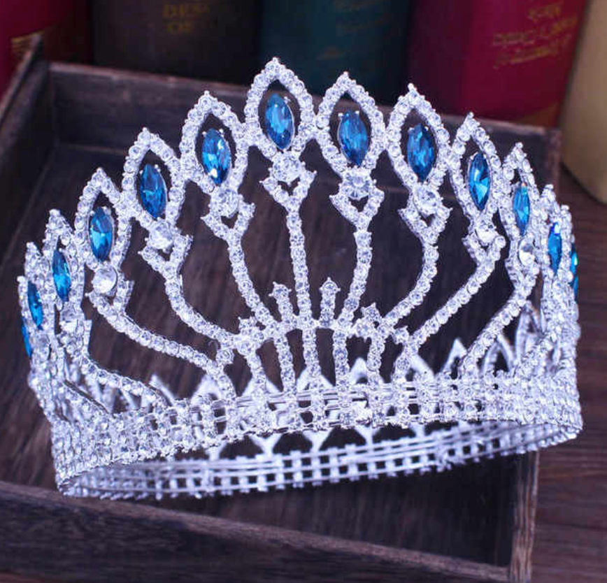 
                      
                        Luxurious Sparkling Crystal Queen Full Round Pageant Crown
                      
                    