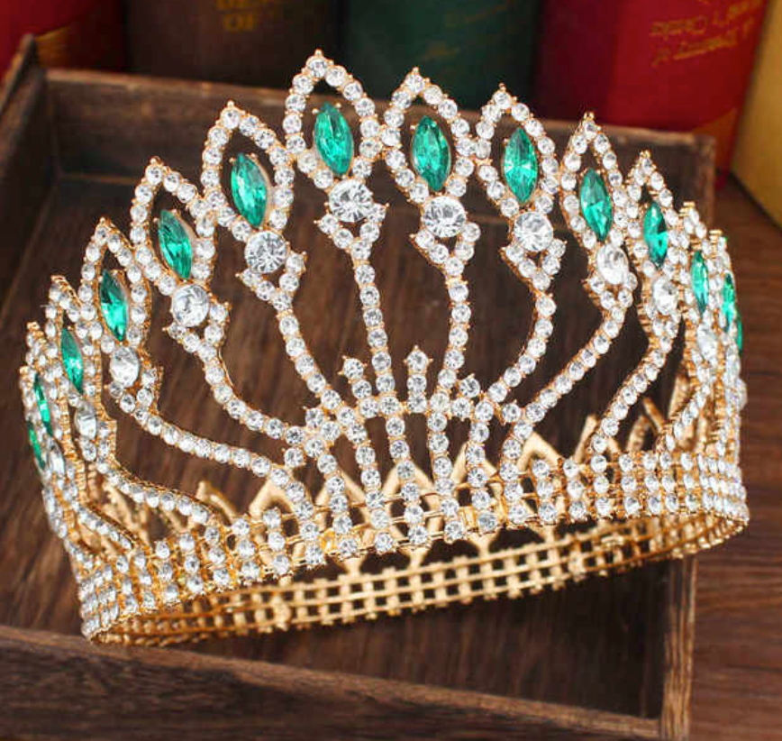 
                      
                        Luxurious Sparkling Crystal Queen Full Round Pageant Crown
                      
                    