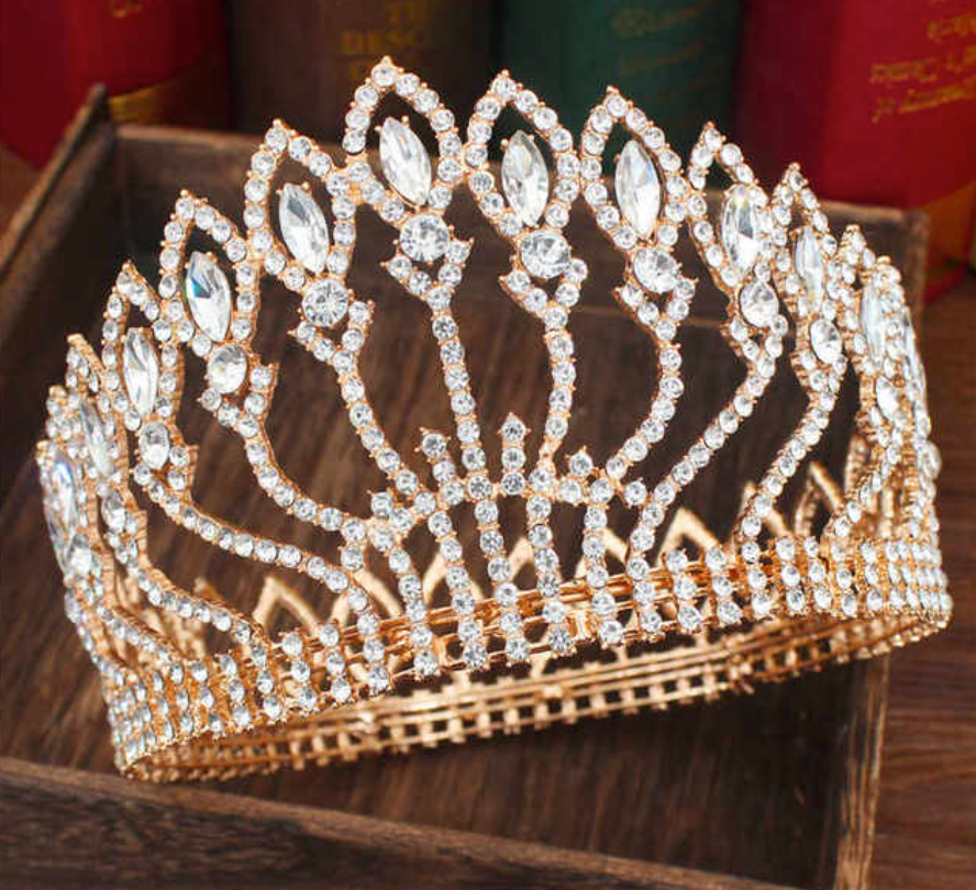 
                      
                        Luxurious Sparkling Crystal Queen Full Round Pageant Crown
                      
                    