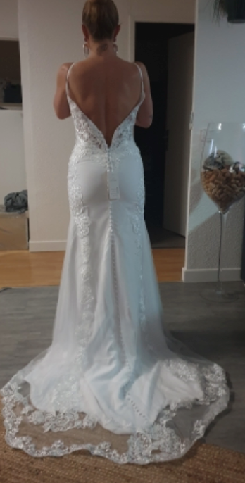 Load image into Gallery viewer, Lace Mermaid Spaghetti Straps Sexy V-Neck Backless Sweep Train Bridal Wedding Gown
