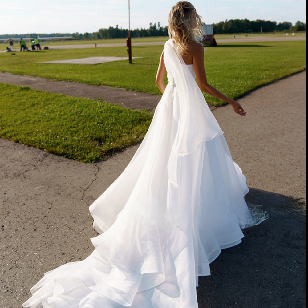 
                      
                        One Shoulder A-line Ruched Organza Princess Wedding Bridal Gown
                      
                    