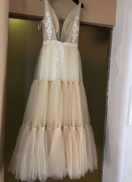
                      
                        Garden Party Boho Deep V Neck Sleeveless Tulle Lace Wedding Bridal Gown
                      
                    