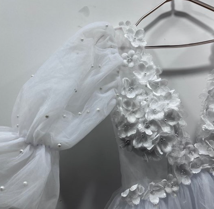 
                      
                        Plunging V-Neck Half Sleeves Pearls Flowers Mini Sexy Backless Bridal Dress
                      
                    
