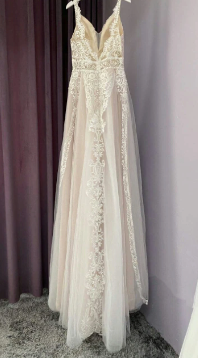 
                      
                        A Line Boho Blush Pink Wedding Dress Lace Tulle V Neck Sleeveless Open Back Gown
                      
                    