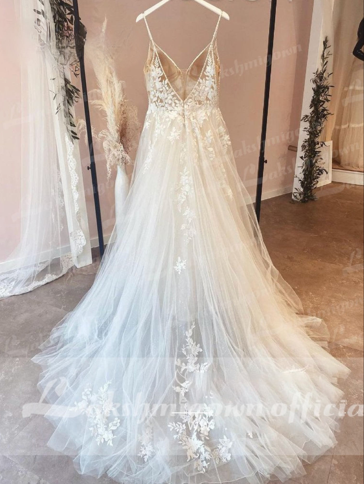 Amazing Tulle Ruffles Wedding Dress Lace Bridal Gowns Spaghetti