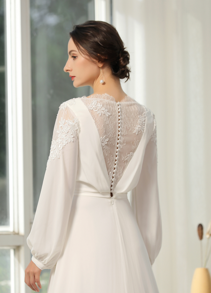 
                      
                        Simple Wedding Dress With Crossed Neckline And Lace Back
                      
                    