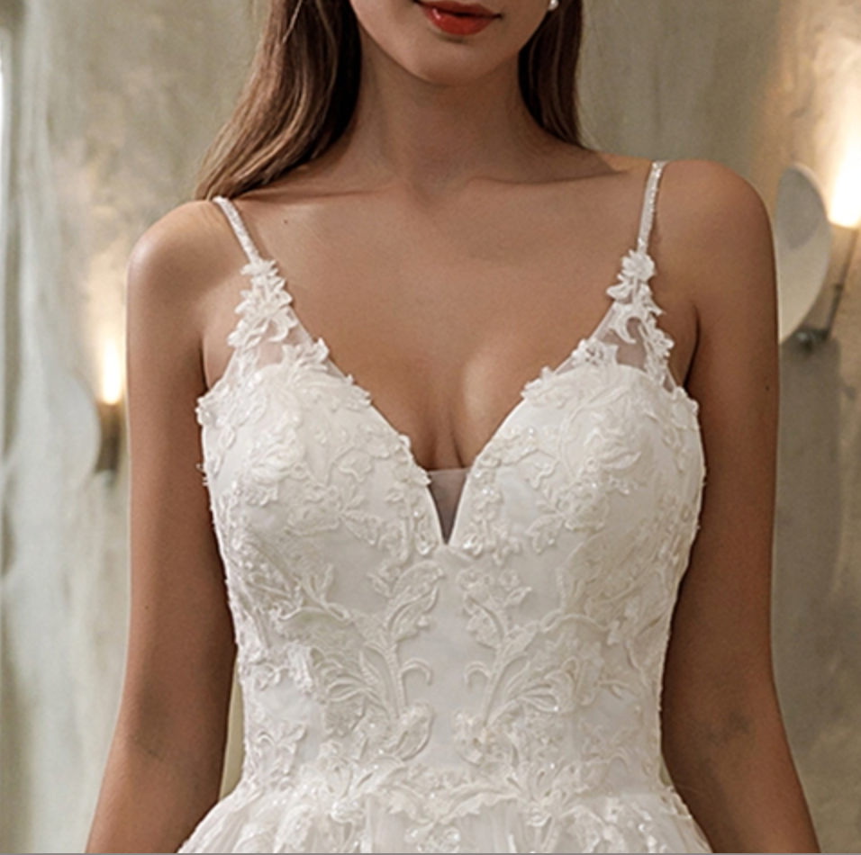 
                      
                        Ethereal Floral Lace Wedding Dress with Tiered Tulle Skirt
                      
                    