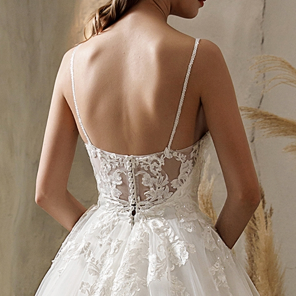 
                      
                        Ethereal Floral Lace Wedding Dress with Tiered Tulle Skirt
                      
                    