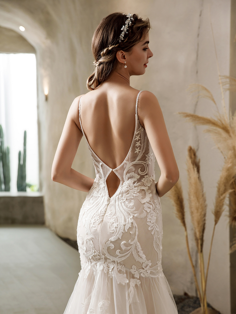 
                      
                        Elegant Mermaid Gown With Detachable Bell Sleeves
                      
                    