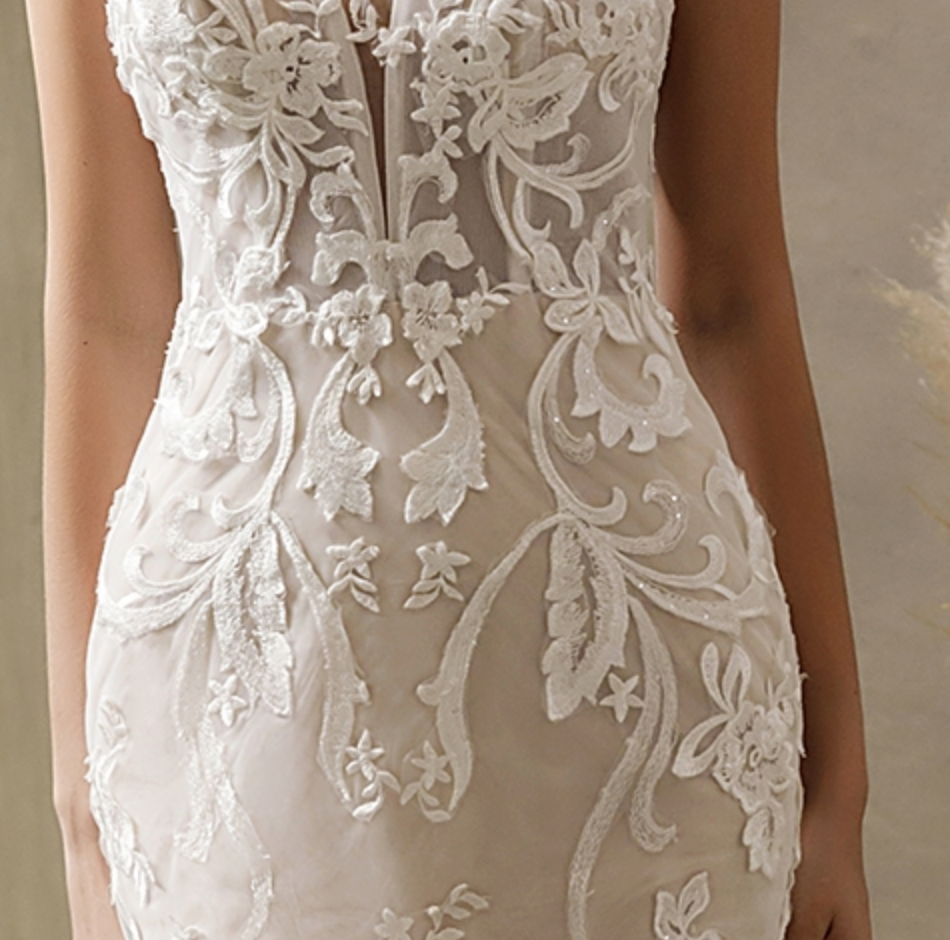 
                      
                        Elegant Mermaid Gown With Detachable Bell Sleeves
                      
                    