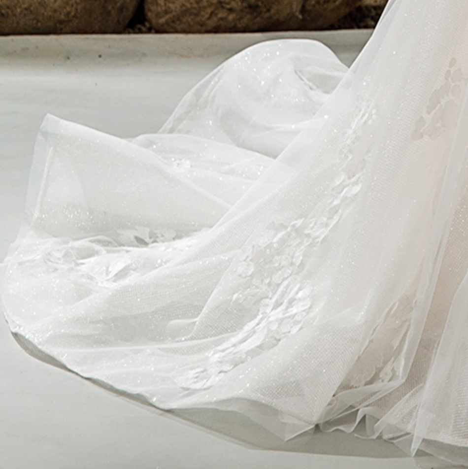 
                      
                        Plunging Sweetheart Floral Lace Glitter A-line Wedding Dress
                      
                    