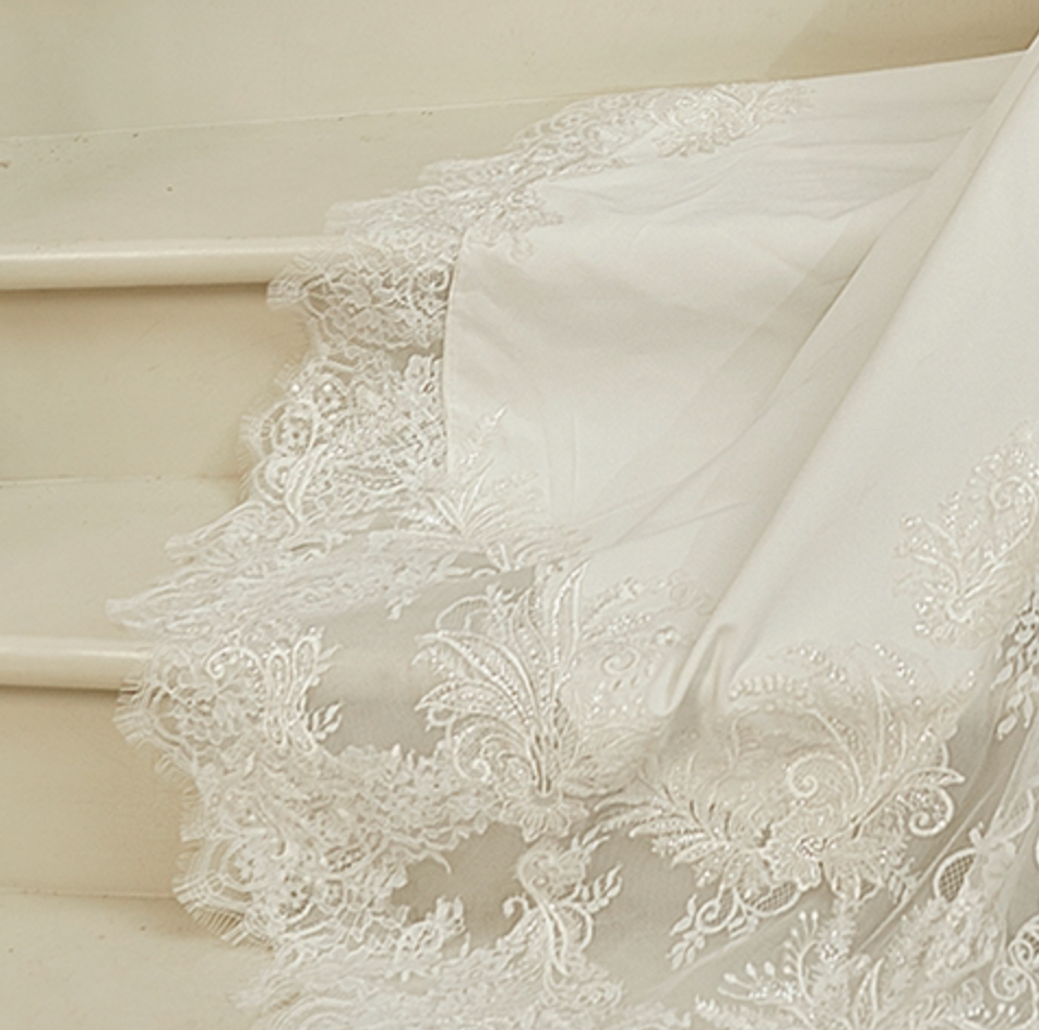 Load image into Gallery viewer, Motifs Crepe Sheath Shaped Court Lace Train Wedding Dress
