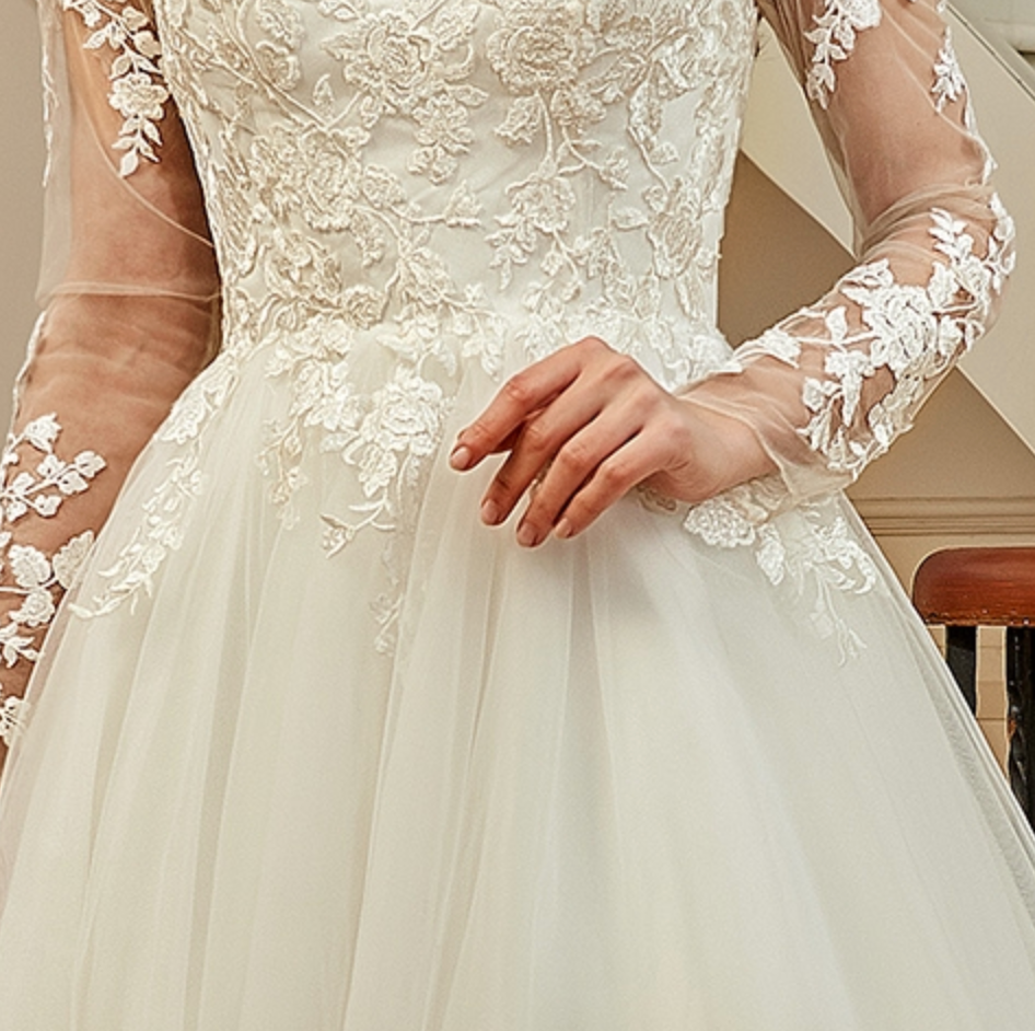 
                      
                        Illusion Long Sleeve Chapel Train Lace Wedding Dress
                      
                    
