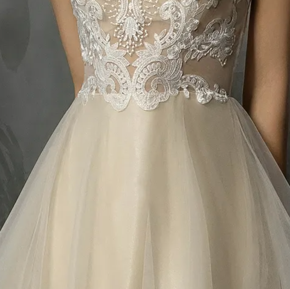 Load image into Gallery viewer, A-Line Bridal Gown With Delicate Applique
