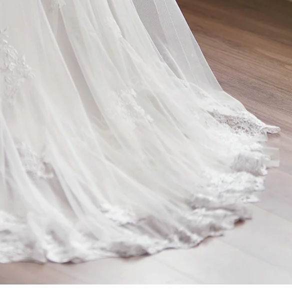 
                      
                        Romantic Strap V-Neck Fit & Flare Wedding Dress
                      
                    