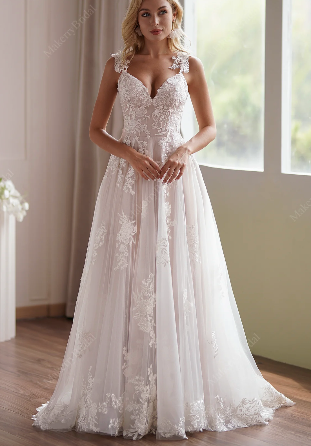Delicate Shimmering Lace Wedding Gown With Sweetheart Bodice – TulleLux  Bridal Crowns & Accessories
