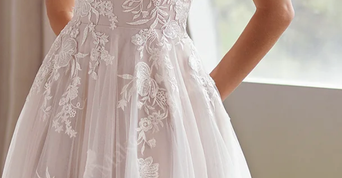 Load image into Gallery viewer, Delicate Shimmering Lace Wedding Gown With Sweetheart Bodice
