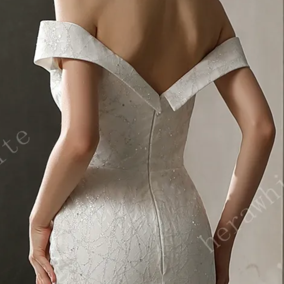 
                      
                        Off The Shoulder Mermaid Bridal Gown with Long Train
                      
                    