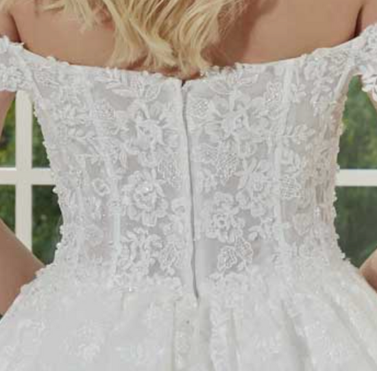 Load image into Gallery viewer, Tulle Lace Wedding Bridal Ball Gown with Train
