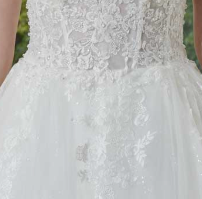 
                      
                        Tulle Lace Wedding Bridal Ball Gown with Train
                      
                    