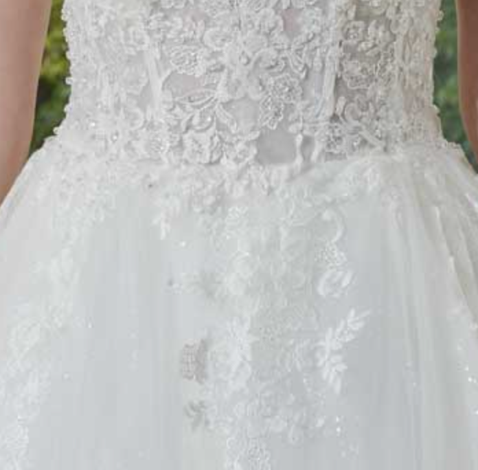 Load image into Gallery viewer, Tulle Lace Wedding Bridal Ball Gown with Train

