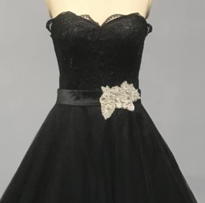 
                      
                        Black Tulle Lace Bridal Wedding A Line Sleeveless Gown
                      
                    