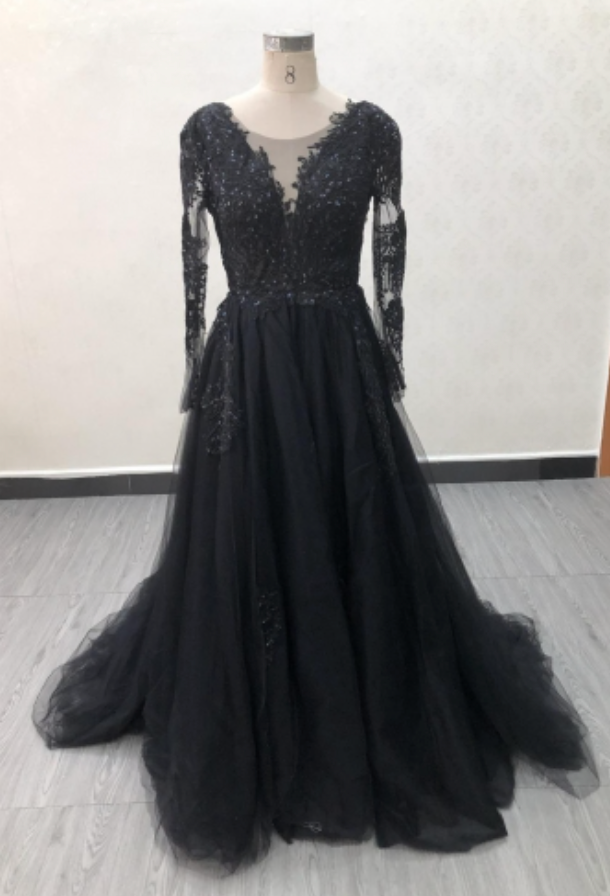 Gothic Black Lace Mermaid Bridal Dress With Long Sleeves See Through Back  And Sweep Train
