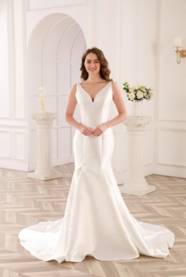 
                      
                        Satin Trumpet Bridal Wedding Gown
                      
                    
