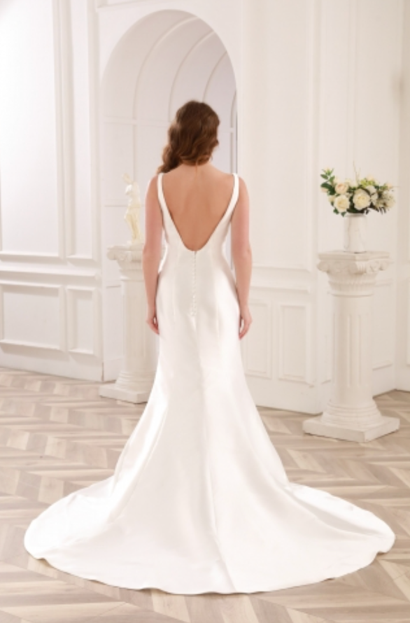 
                      
                        Satin Trumpet Bridal Wedding Gown
                      
                    