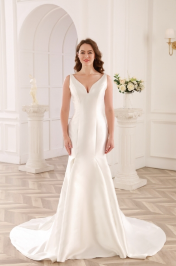 
                      
                        Satin Trumpet Bridal Wedding Gown
                      
                    