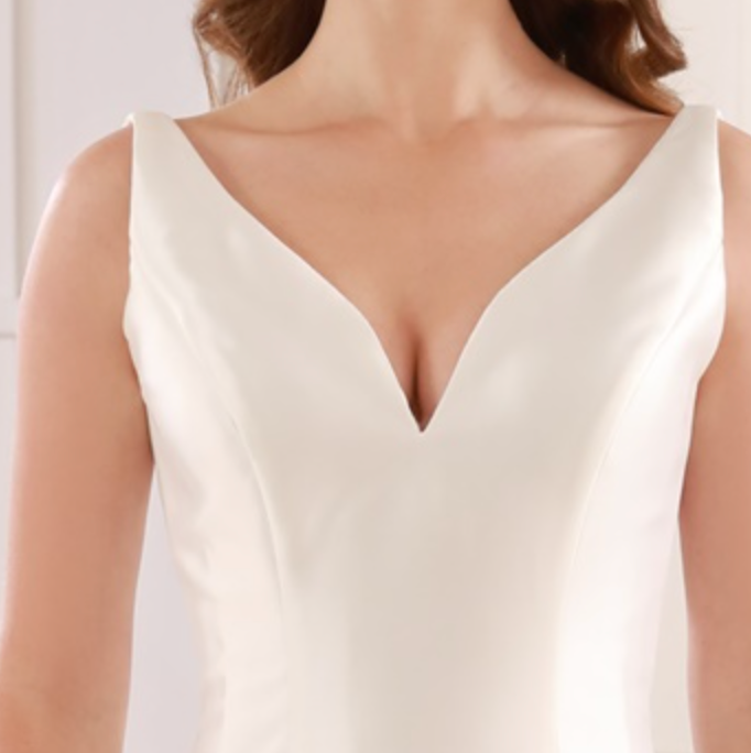 
                      
                        Satin Trumpet Bridal Wedding Gown
                      
                    