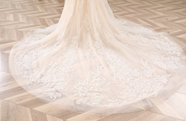 
                      
                        High Neck Open Back Lace Tulle Bridal Wedding Gown
                      
                    